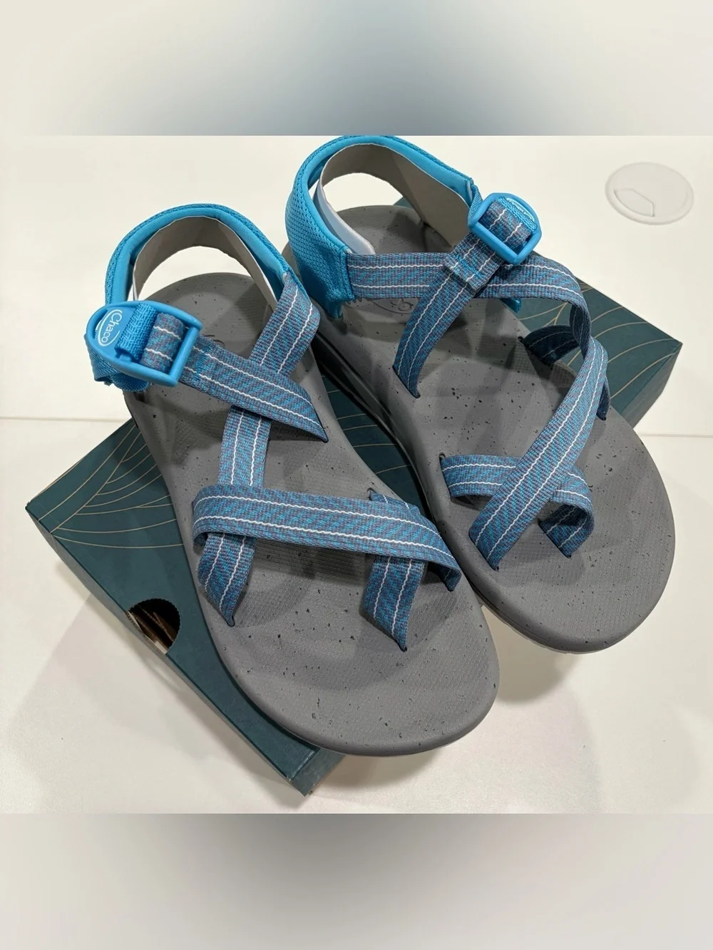 Chaco Women's Size 8 CushZ Toe-Loop Sport Sandals Water Shoes Chacos Blue NWT